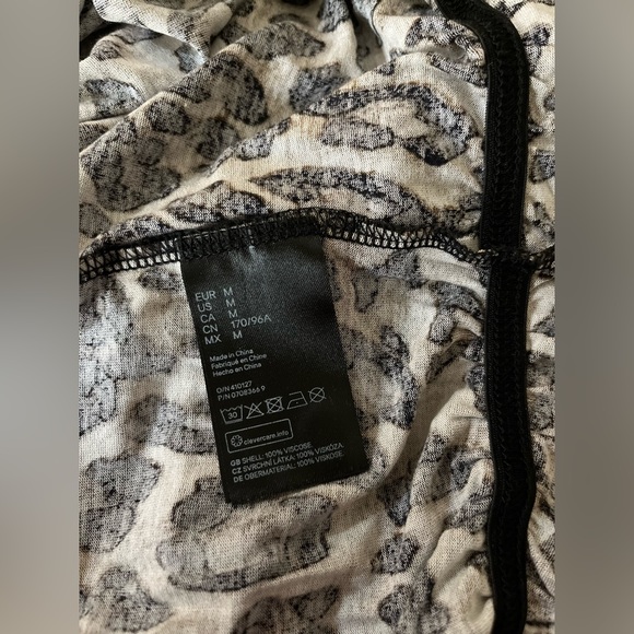 NWT H&M Medium Leopard Print Off Shoulder Blouse Short Top Shirt Long Sleeves - Picture 6 of 6